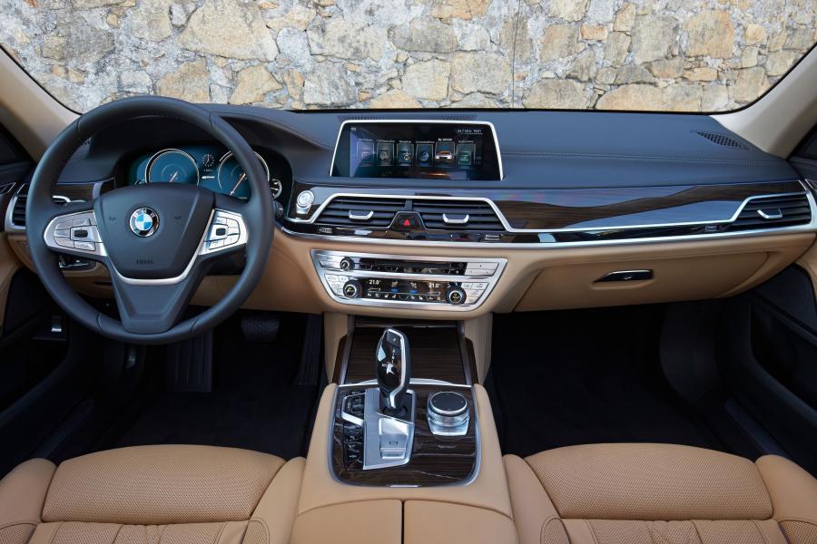 Торпедо BMW 740Le xDrive (G12) 2015 года  (WW) (фото 8 из 41)